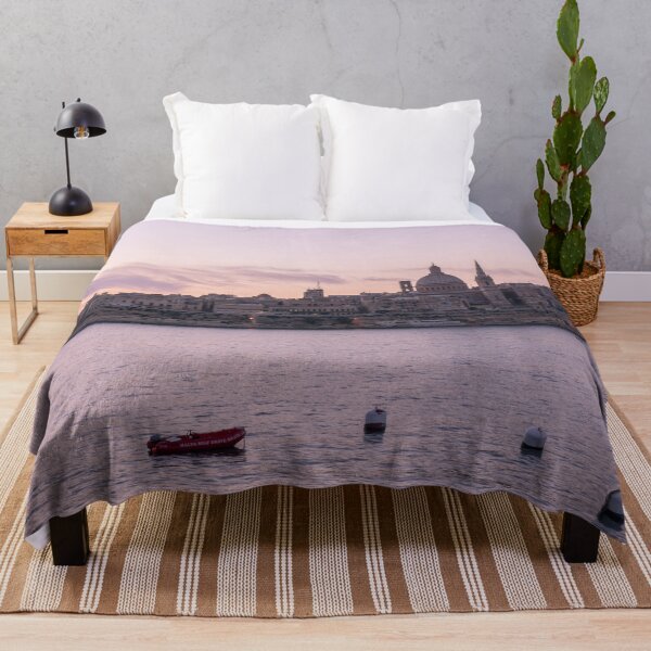 Artikelvorschau, Valletta Sonnenaufgang in Roségold - entworfen und verkauft von Georgia Mizuleva.