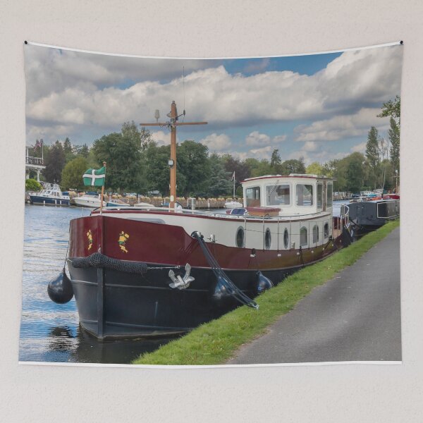 Aperçu de l'œuvre Barge amarrée sur la Tamise à Henley on Thames créée et vendue par Kevin Hellon.