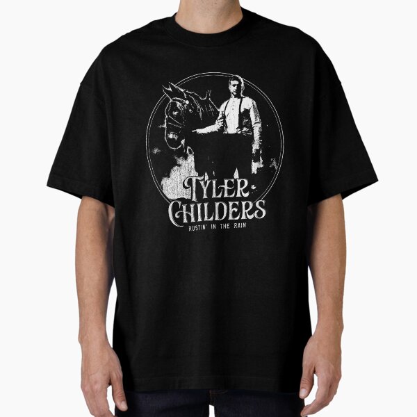 Vista previa del artículo con la obra «Tyler Childers - Rustin_ In The Rain, camiseta de indios emplumados, camiseta unisex, gráfico occidental», diseñado y vendido por OrcNation.