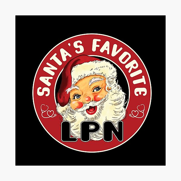 Aperçu de l'œuvre T-shirt de Noël d’infirmière auxiliaire autorisée pour les IAA créée et vendue par TaraGbear.