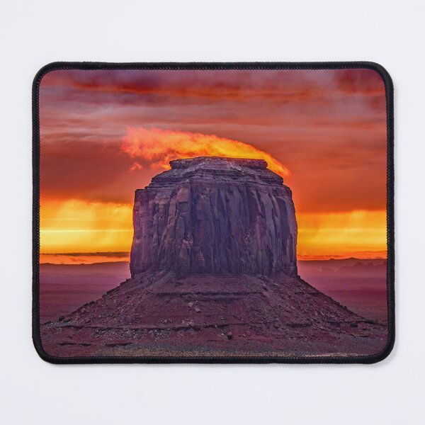 Artikelvorschau, Merrick Butte in Flammen entworfen und verkauft von Mista Vista Photos.