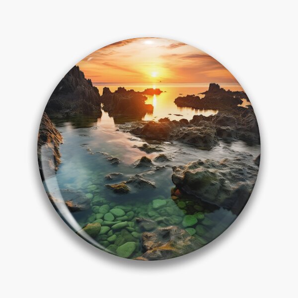 Artikelvorschau, Felsiger Strand bei Sonnenuntergang in Langzeitbelichtung - Landschaftsfotografie entworfen und verkauft von TheArtistOf2022.