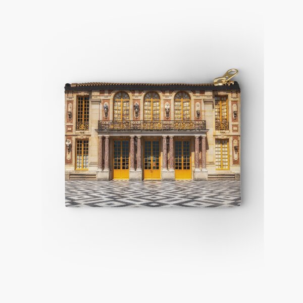 Aperçu de l'œuvre Versailles Cour de Marbre créée et vendue par aaronchoi.