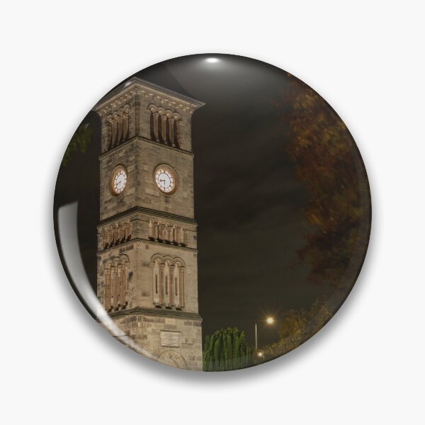 Aperçu de l'œuvre Tour de l'horloge de Lichfield dans la nuit créée et vendue par wojciech-c.