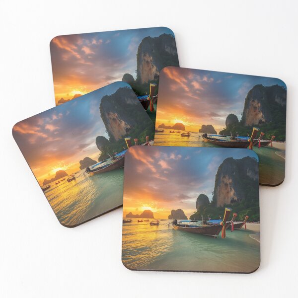 Artikelvorschau, Tropisches Sandstrandfoto und Boote bei Sonnenuntergang in Thailand - Landschaftsfotografie entworfen und verkauft von TheArtistOf2022.