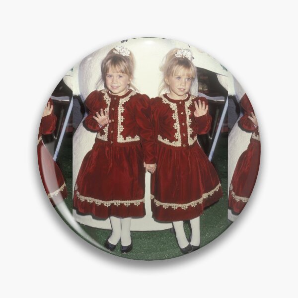 Artikelvorschau, Die Zwillinge Mary Kate und Ashley Olsen haben am Weihnachtstag ein süßes volles Haus entworfen und verkauft von Moranfri17.