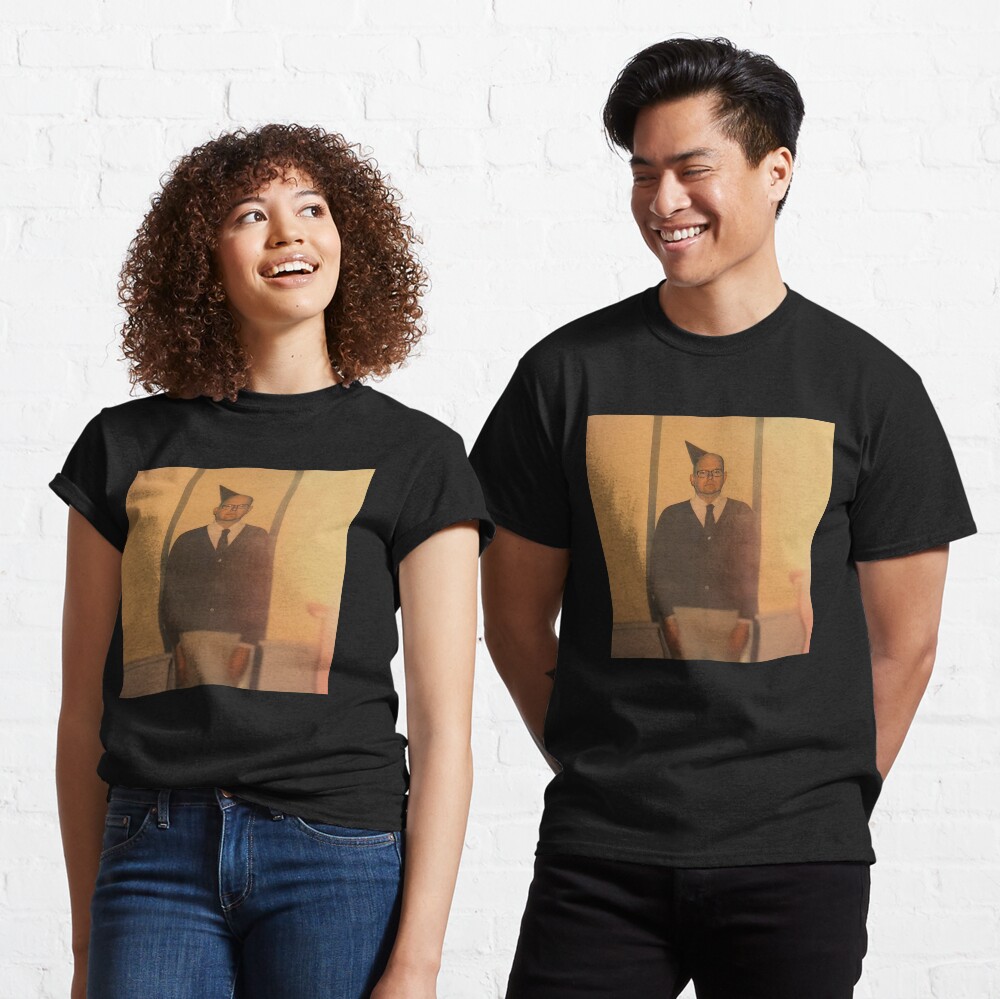 Aperçu de l'œuvre T-shirt classique créée et vendue par mendozatolens.