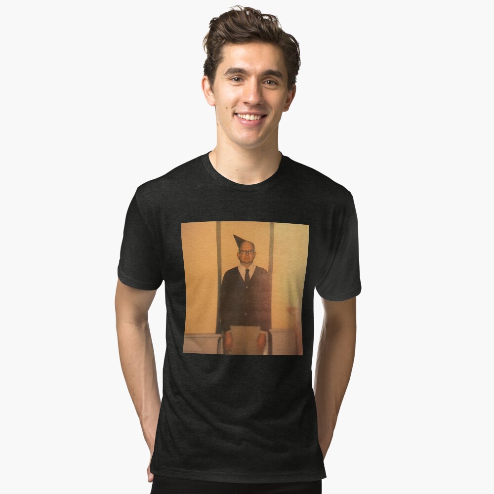 Aperçu de l'œuvre T-shirt chiné créée et vendue par mendozatolens.