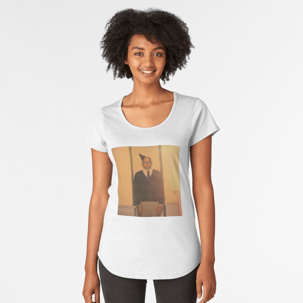 Aperçu de l'œuvre T-shirt premium échancré créée et vendue par mendozatolens.