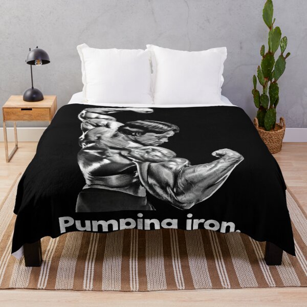 Artikelvorschau, Pumping Iron Arnold Schwarzenegger Fan-Kunst. entworfen und verkauft von HuzaifaNaveedh.