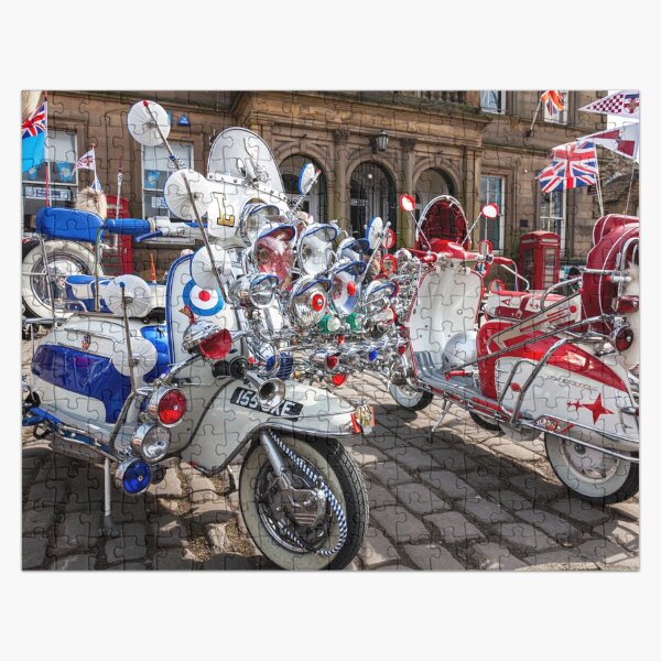 Vista previa del artículo con la obra «Scooters del alma del norte», diseñado y vendido por Paul Thompson Photography.