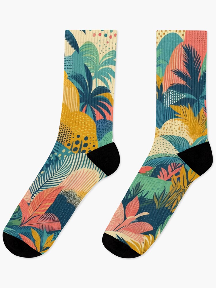 Aperçu 1 sur 5. Chaussettes avec l'œuvre Jungle Landscape créée et vendue par tipitoes.