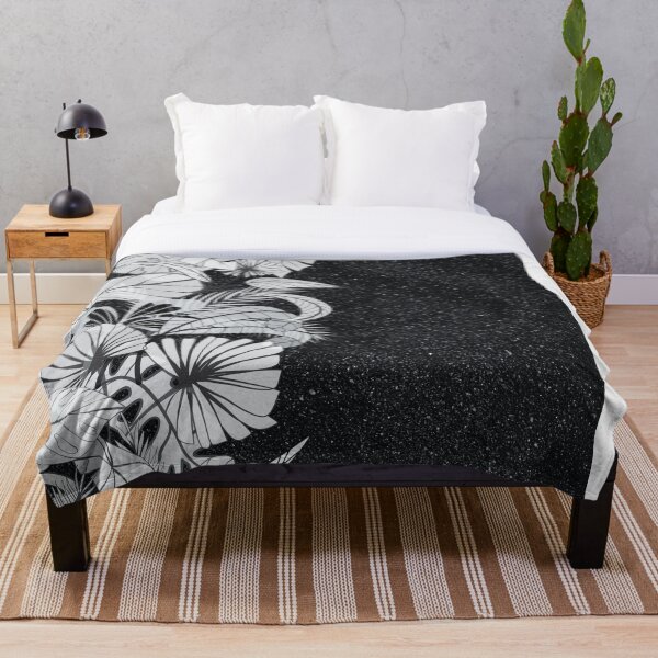 Artikelvorschau, Zeitlose Eleganz: Black and White Leaf Art Collection auf Redbubble entworfen und verkauft von Blendfactor.