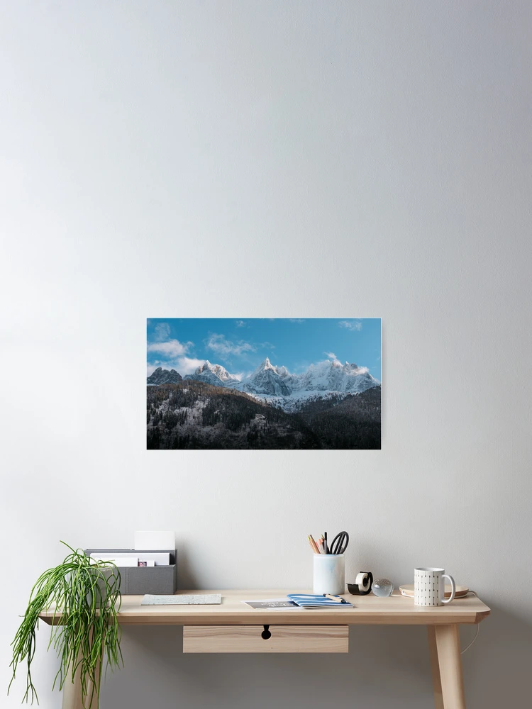 Aperçu 2 sur 3. Poster avec l'œuvre Les Aiguilles Rouges créée et vendue par EtanK.