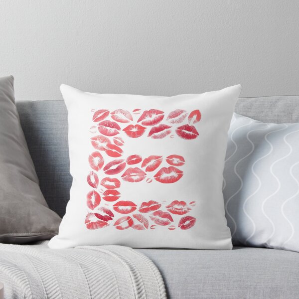 Aperçu de l'œuvre Tee Shirt Bisous - T Shirt Bisous Lettre E créée et vendue par hero08.