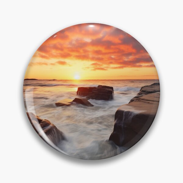 Artikelvorschau, Felsiger Strand bei Sonnenuntergang in Langzeitbelichtung - Landschaftsfotografie entworfen und verkauft von TheArtistOf2022.