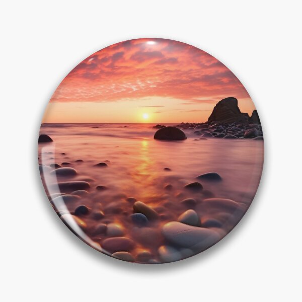 Artikelvorschau, Felsiger Strand bei Sonnenuntergang in Langzeitbelichtung - Landschaftsfotografie entworfen und verkauft von TheArtistOf2022.