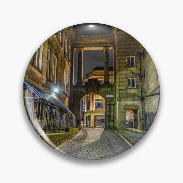 Artikelvorschau, Northgate, Blackburn, Lancashire UK (alte Polizeistation) – bei Nacht entworfen und verkauft von Shafiq Khan.