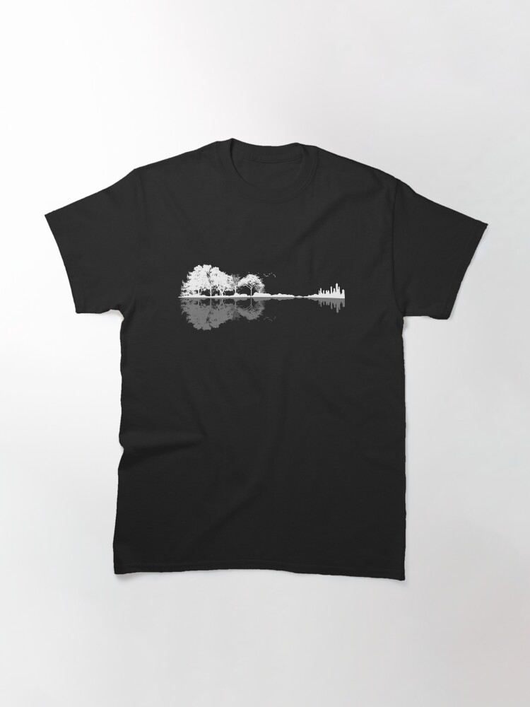 Imagen 3 de 7, Camiseta clásica con la obra Guitarra de la naturaleza, diseñada y vendida por maryedenoa.