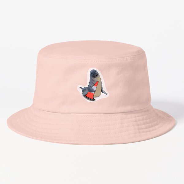 Vista previa del artículo con la obra «Neil la foca con cono de tráfico», diseñado y vendido por CuteGayThings.