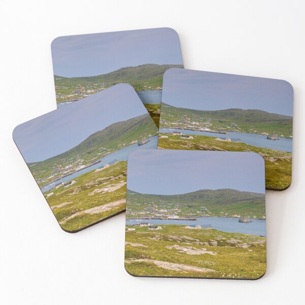 Artikelvorschau, Mit Blick auf Castlebay auf der Isle of Barra entworfen und verkauft von Kasia Design.