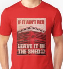 Farmall Tractors altes Schild "Wenn es nicht rot ist, lass es in der Halle" Slim Fit T-Shirt