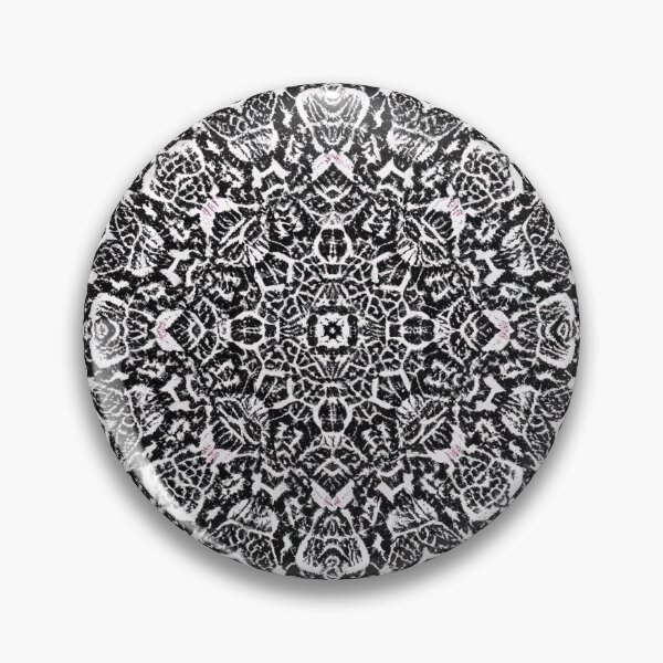 Aperçu de l'œuvre Goth mandala pattern  créée et vendue par Pattern-life-.