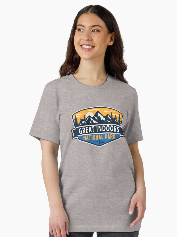 Imagen 2 de 7, Camiseta esencial con la obra Parque Nacional Great Indoors-Vintage, diseñada y vendida por Nature-spirit.