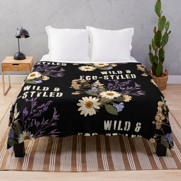 Artikelvorschau, Buntes Design mit getrockneten Wildblumen im Wild- und Öko-Stil entworfen und verkauft von EarthArtDesigns.