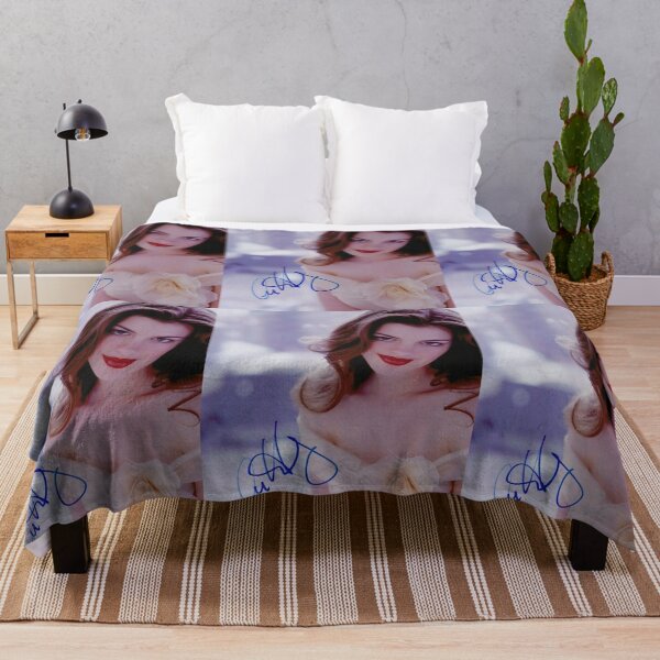 Item preview, Anne Hathaway Autógrafo designed and sold by ZENITHSPARK1.