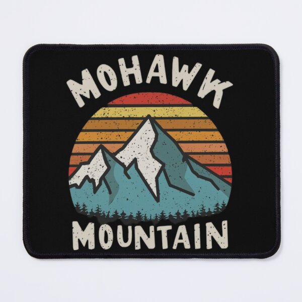 Aperçu de l'œuvre Montagne Mohawk - Connecticut créée et vendue par GroovyDino.