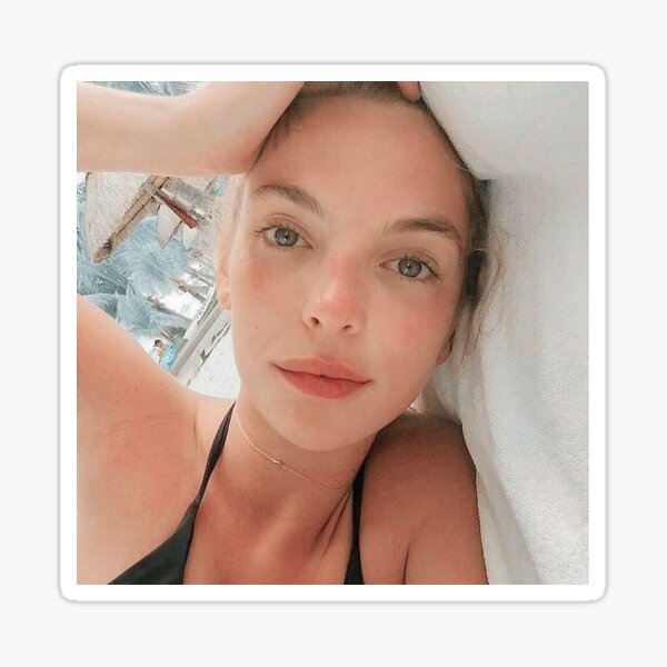 Artikel-Vorschau von Jodie Comer Selfie, designt und verkauft von jodiecomerobs.