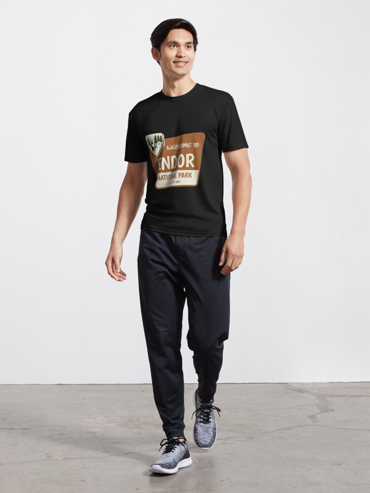 Imagen 5 de 7, Camiseta deportiva con la obra Bienvenido a Endor, diseñada y vendida por FitCheckApparel.