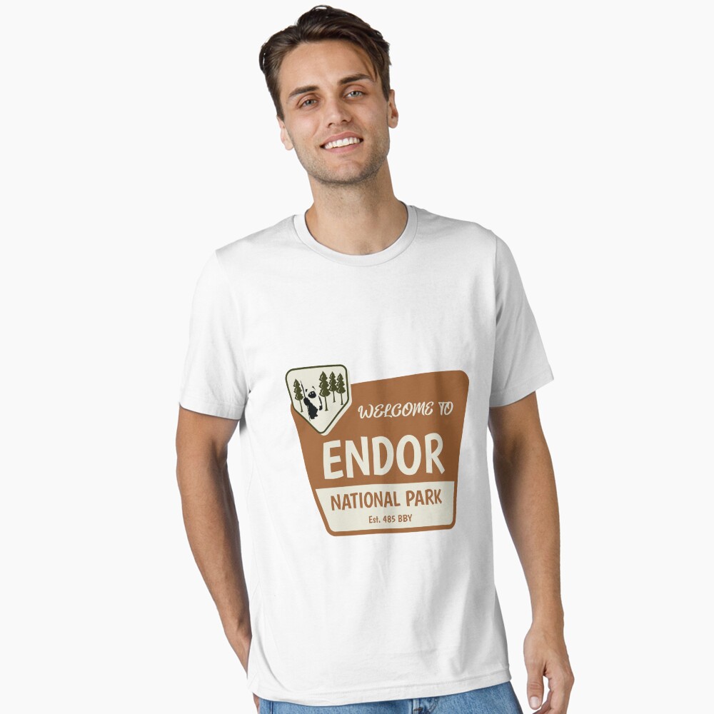 Vista previa del artículo con la obra «Camiseta esencial», diseñado y vendido por FitCheckApparel.