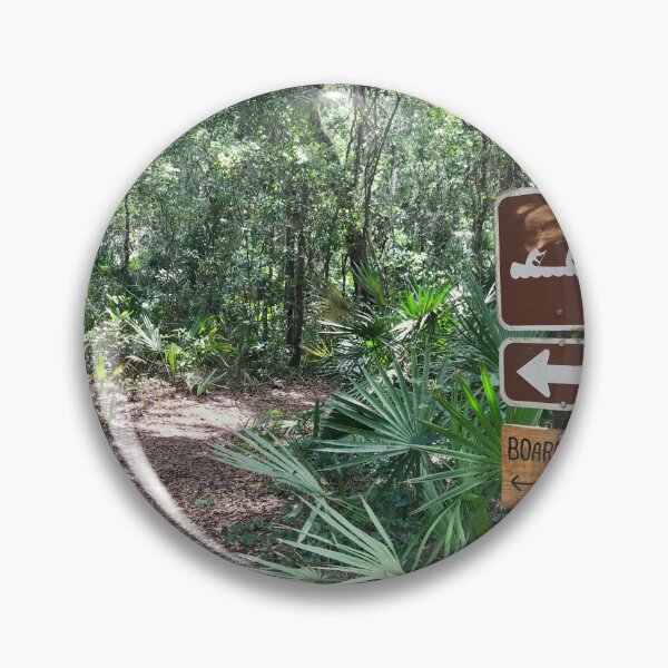 Artikelvorschau, Wanderweg und Schild im Wald entworfen und verkauft von Easley-Does-It.
