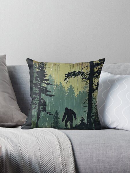 Artikel-Vorschau von Bigfoot im Regen im Wald Retro-Kunst, designt und verkauft von redstar19.