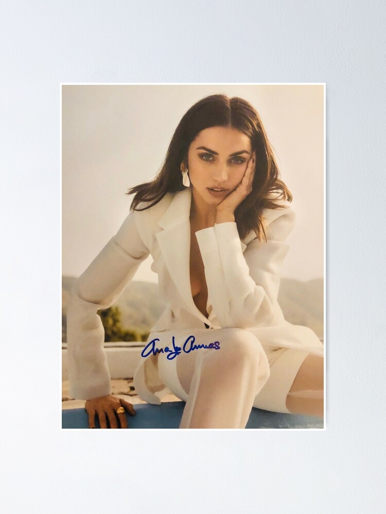 Ana de Armas autograph