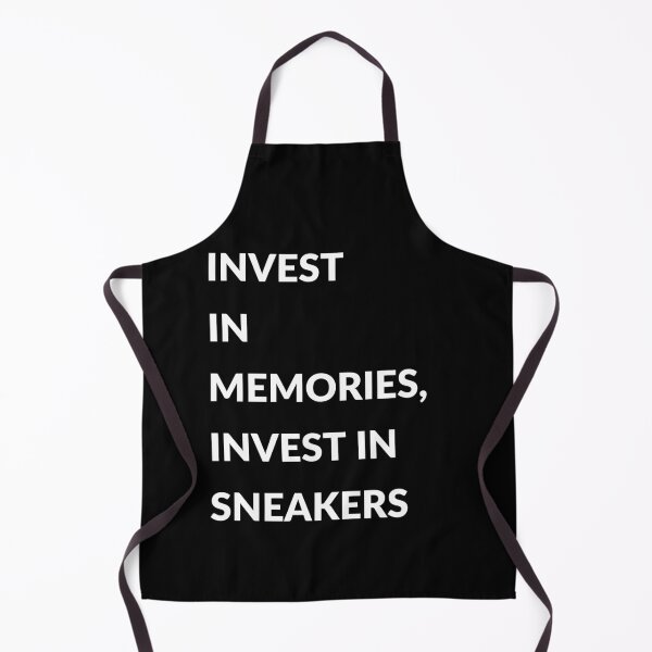 Artikelvorschau, Investieren Sie in Erinnerungen, investieren Sie in Turnschuhe. Nike-Motivationssatz, schwarzes Poster entworfen und verkauft von Vintagevise.