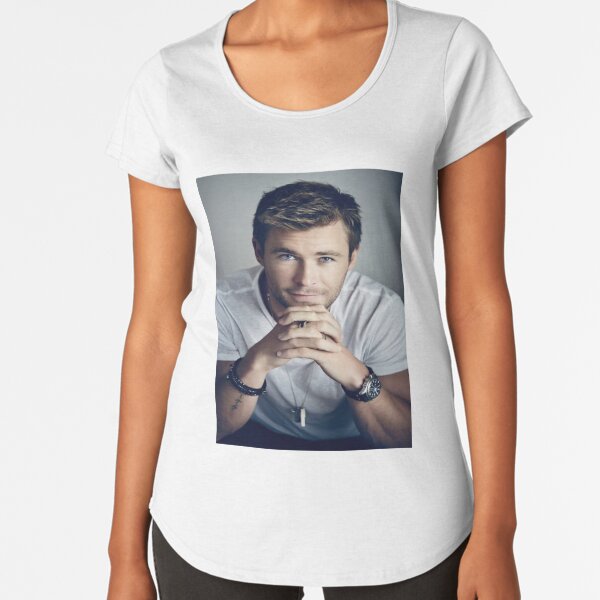chris hemsworth in t shirt