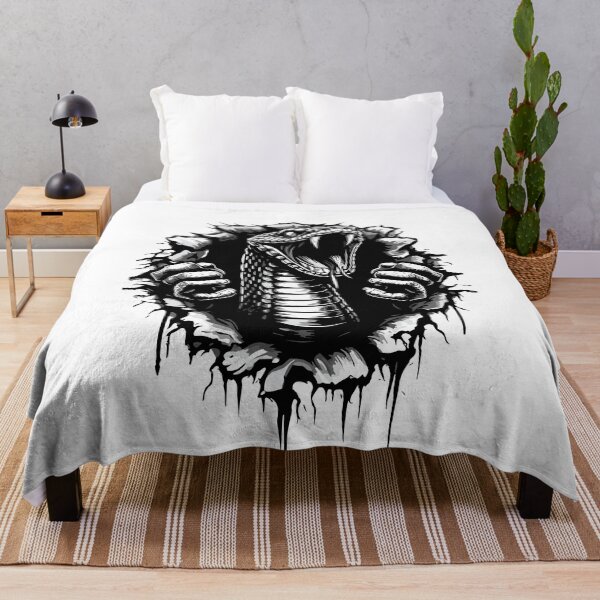 Aperçu de l'œuvre Striking Cobra - Un chef-d'œuvre monochrome créée et vendue par Designowner.