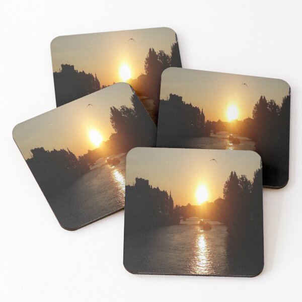 Item preview, "Coucher de soleil sur Paris" (= sunset in Paris) designed and sold by Isa-Isarielle.