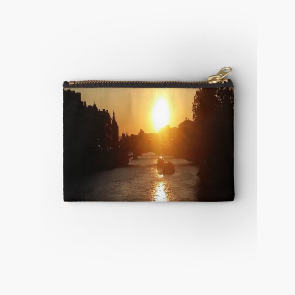 Item preview, "Coucher de soleil sur Paris" (= sunset in Paris) designed and sold by Isa-Isarielle.