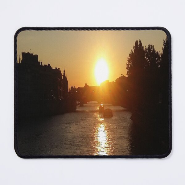 Item preview, "Coucher de soleil sur Paris" (= sunset in Paris) designed and sold by Isa-Isarielle.