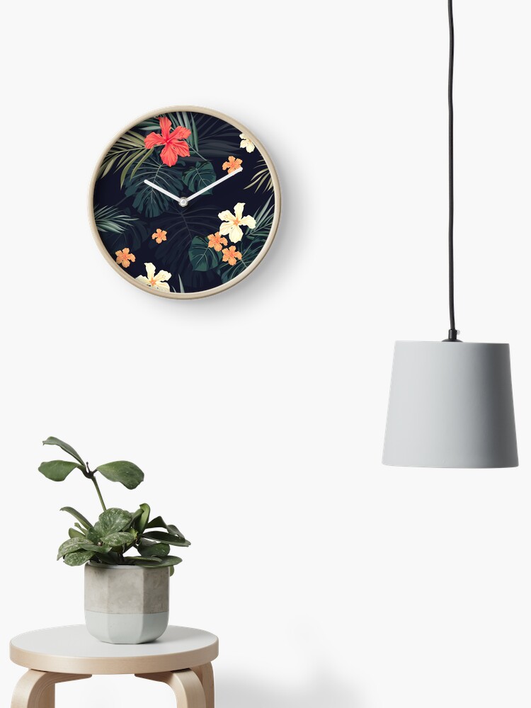 Imagen 2 de 4, Reloj con la obra Flores tropicales oscuras, diseñada y vendida por MrFreddie.