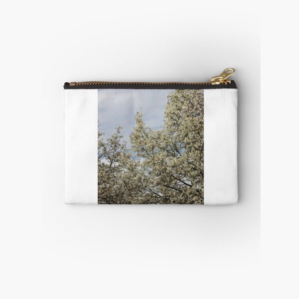 Aperçu de l'œuvre White blossoms, March sky créée et vendue par Rod Raglin.