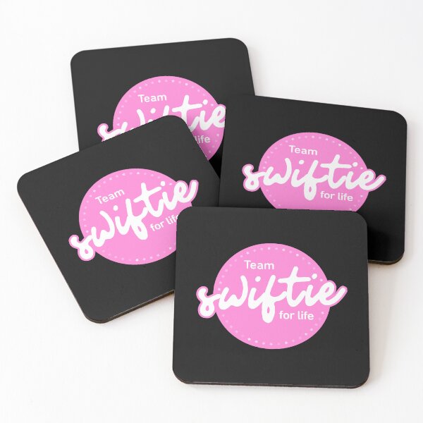 Artikelvorschau, Erweitern Sie Ihren Stil: Treten Sie dem Team Swifties for Life in diesem schicken rosa Design bei! entworfen und verkauft von H Jonas.