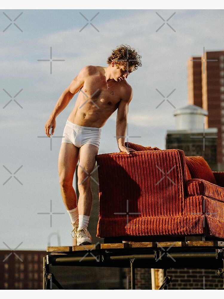 Jeremy-allen-white-underwear-calvin-klein-shirtless