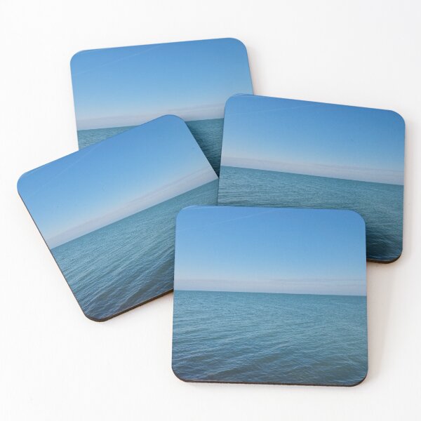 Artikelvorschau, Minimalistischer blauer See, blauer Himmel entworfen und verkauft von Gaboro.