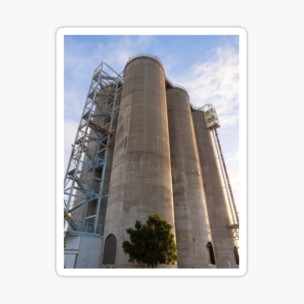Vista previa del artículo con la obra «Múltiples tanques de silo», diseñado y vendido por Michael McGimpsey.