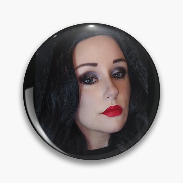 Artikelvorschau, Von Morticia Addams inspiriertes Make-up entworfen und verkauft von KreepitPrettyFX.